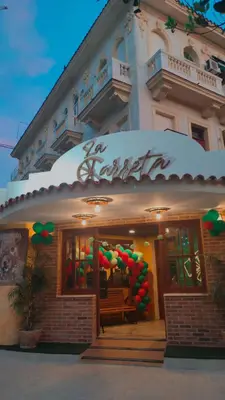 Portada de El restaurante La Carreta se encuentra abierto, prestando servicios con electricidad propia.